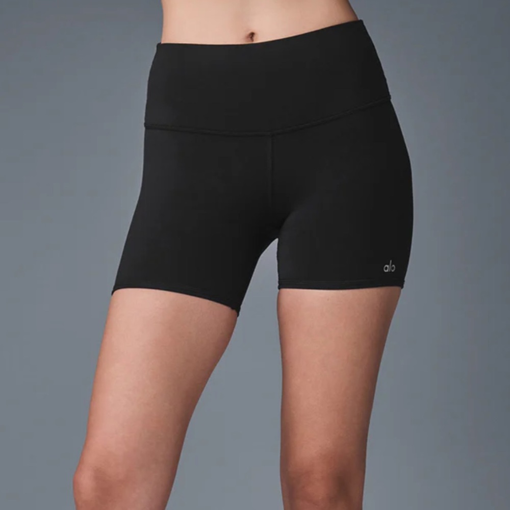 ALO Yoga Black Bike Shorts with High Waist and Sleek Design